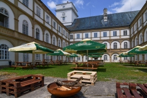 Račice Castle - courtyard