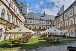 Račice Castle - courtyard