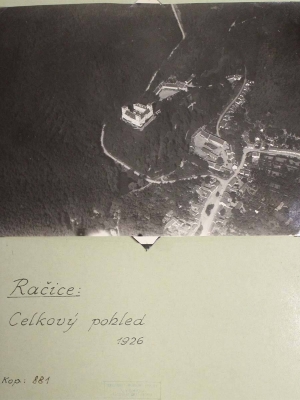 Zámek Račice - 1926 - letecký pohled