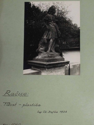 Zámek Račice - most plastika