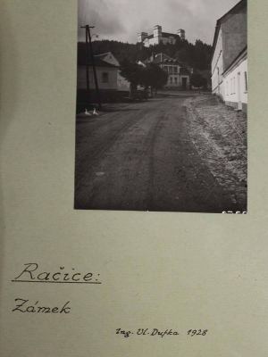 Zámek Račice - 1928 - pohled z Račic na zámek