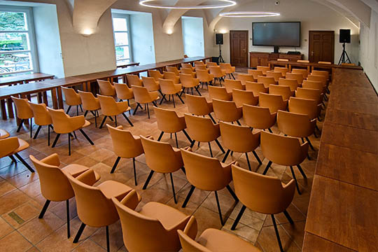 Sál Konírna pro konference a školení na Zámku Račice