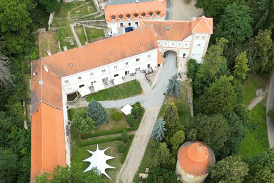 venkovní prostory pro firemní akce na Zámku Račice