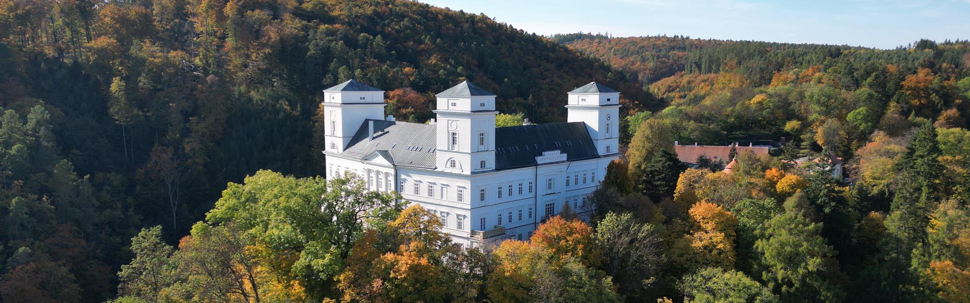 Hlavní budova Zámku Račice